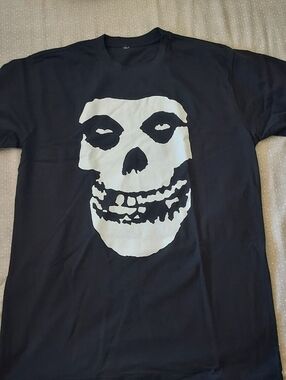 Men's Black Graphic Skull Tee - Classic Crew Neck Shirt